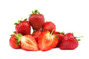 Beyaz arka planda izole edilmiş çilek meyveleri.