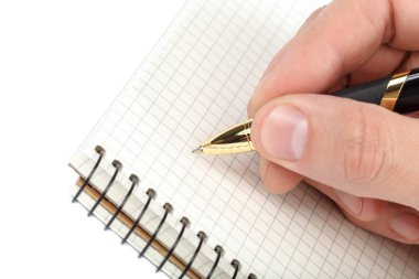 Elinde kalem ve defter beyaz arka plan üzerinde izole.