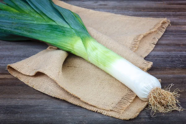 Lök Grön Färsk Trä Bakgrund — Stockfoto