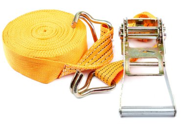 Kargo bağlantılarını sağlama mekanizması beyaz arka planda izole edilmiştir..