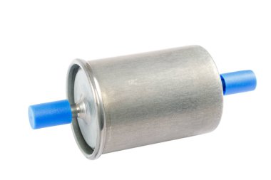 Otomotiv yakıt filtresi beyaz arkaplanda izole edildi.