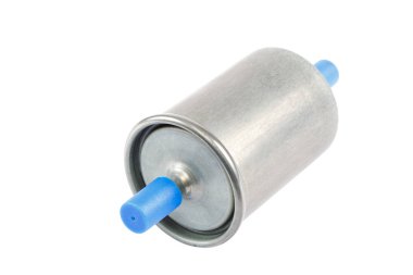 Otomotiv yakıt filtresi beyaz arkaplanda izole edildi.