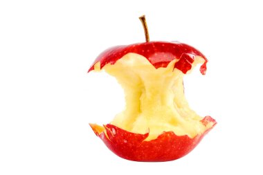 Isırılmış elma beyaz arkaplanda izole edilmiş.