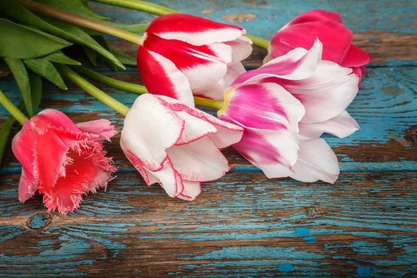 Tulipany Bukiet Kwiatów Desek Jako Tło — Zdjęcie stockowe