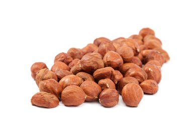 Beyaz bir arka plan üzerinde izole ceviz fındık.