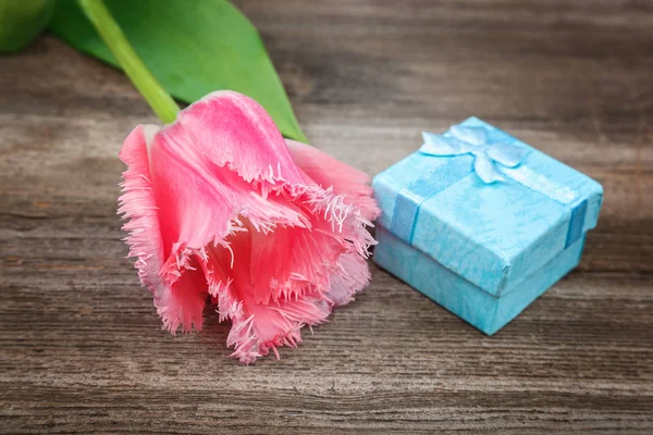 Tulpen Blumen Strauß Von Holzbrettern Als Hintergrund — Stockfoto