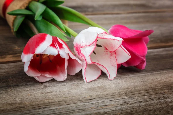 Tulipany Bukiet Kwiatów Desek Jako Tło — Zdjęcie stockowe