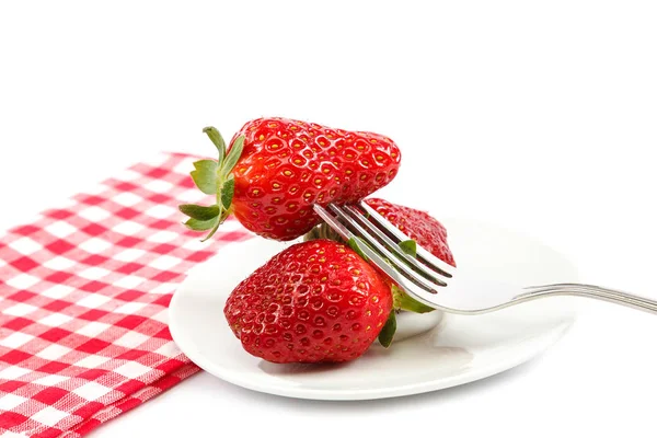 Čerstvé jahody izolovaných na bílém pozadí — Stock fotografie