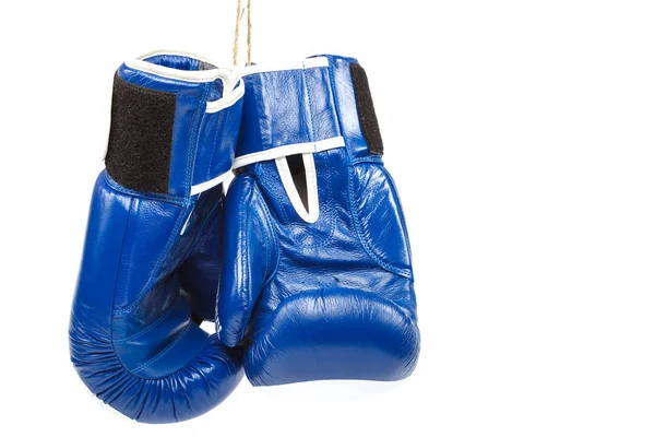 Guantes de boxeo aislados sobre fondo blanco . —  Fotos de Stock