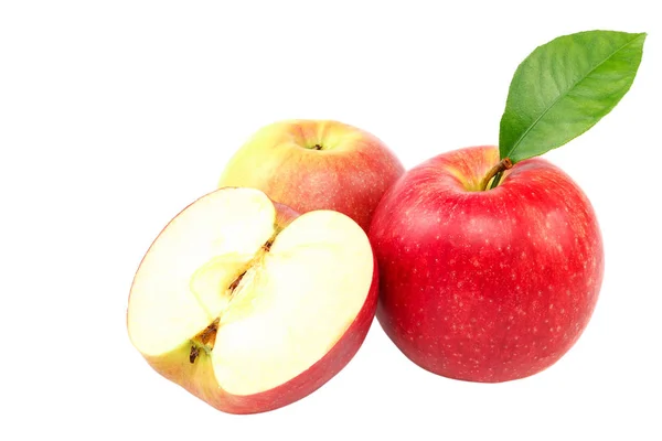 Manzanas frescas aisladas sobre un fondo blanco — Foto de Stock