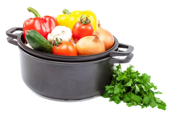 鋳鉄鍋や白い背景の上の野菜 — ストック写真