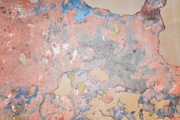 Gamla putsade väggen med peeling färg som bakgrund — Stockfoto