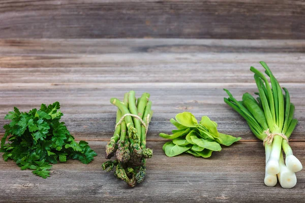 Asparagus, onion and parsley green fresh on a wooden — Stock Photo, Image