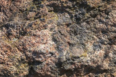 Arkaplan olarak eski çatlak taş duvar