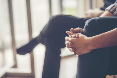 Modern iş ofisindeki iş adamı imajı