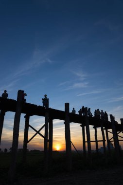 günbatımı u bein Köprüsü, amarapura, myanmar burma