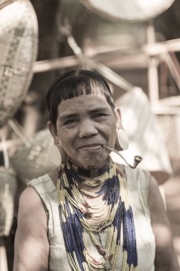 Laos, Bolaven 12 Şubat 2014: Tanımlanamayan Alak kabile erkeklerde Köyü Yaylası Bolaven, Laos 12 Haziran 2015 tarihinde yakınlarında
