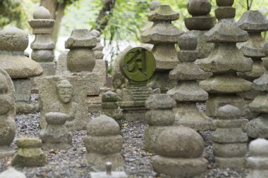 Matsushima, Japonya - 8 Temmuz 2015: Matsushima Zuiganji tapınakta girişinde yer alan Budist heykeli. Alan üç en doğal noktalar Miyagi bölgesi, Japonya biri olarak kabul edilir