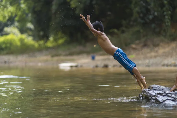 Mandalay Myanmar Circa September 2015 Burmar Teenager Jumping River — 스톡 사진