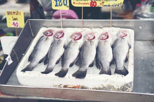 Poisson Cru Frais Sur Marché — Photo