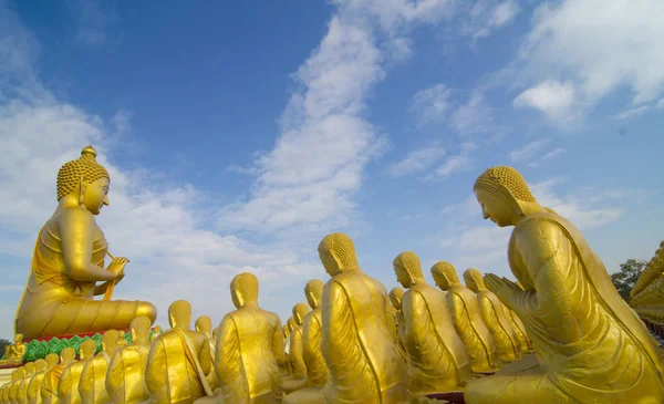 マカブチャ 1250人の弟子像を持つ仏像 ナコナヨク — ストック写真