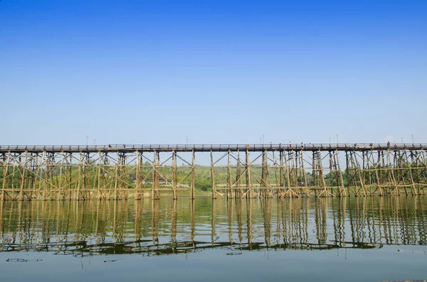 Puente Madera Segundo Más Largo Del Mundo Sangklaburi Kanchanaburi Tailandia —  Fotos de Stock