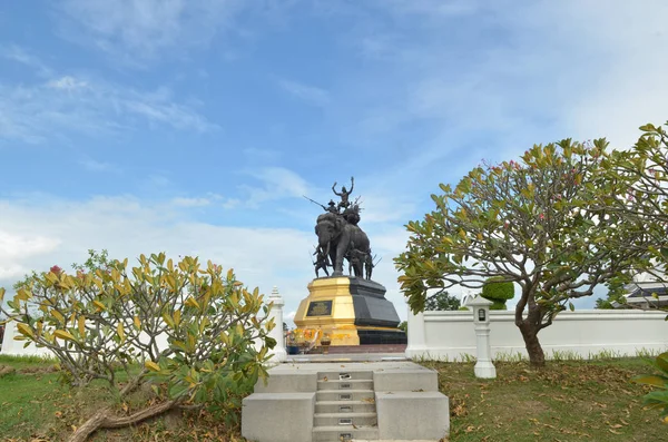 Estátua Elefante Céu Azul Monumento Rei Naresuan Província Suphanburi Tailândia — Fotografia de Stock