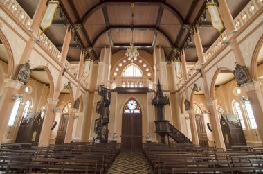 Moskova'daki Kurtarıcı İsa Katedrali içindeki Altar yakınlarındaki büyük salondaki balkondan manzara, Rusya