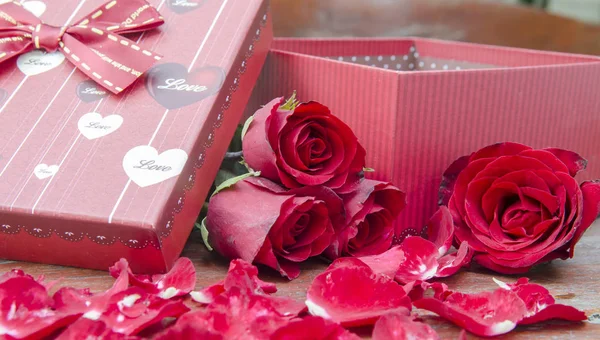 Фотографії Троянди Подарунки День Святого Валентина — стокове фото