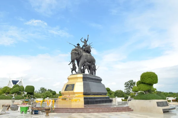 Statue Éléphant Dans Ciel Bleu Monument Roi Naresuan Dans Province — Photo