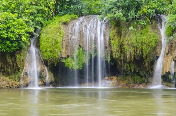 Sai Yok Yai şelaleler Sai Yok Ulusal Parkı Kanchanaburi Tayland.