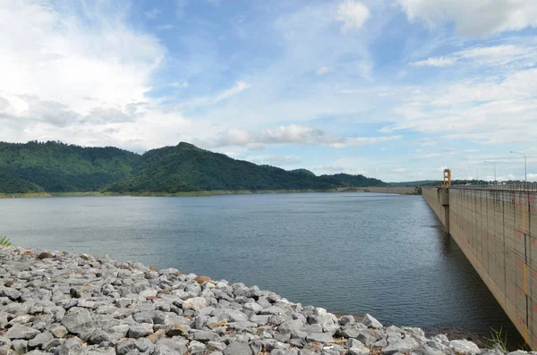 Achterkant Van Khun Dan Prakan Chon Dam Nakhon Nayok Thailand — Stockfoto