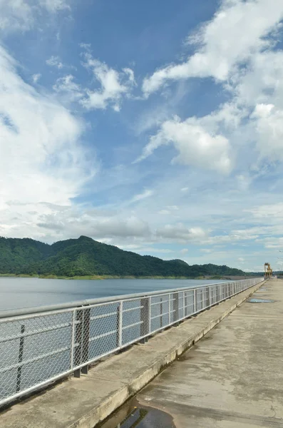 Achterkant Van Khun Dan Prakan Chon Dam Nakhon Nayok Thailand — Stockfoto