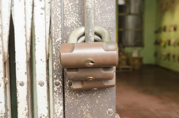 Locks Old Wooden Door — Zdjęcie stockowe