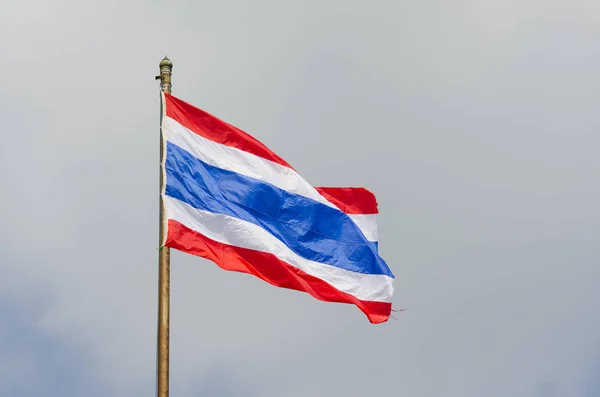 Image Drapeau Thaïlandais Agitant Thaïlande Avec Fond Bleu Ciel — Photo