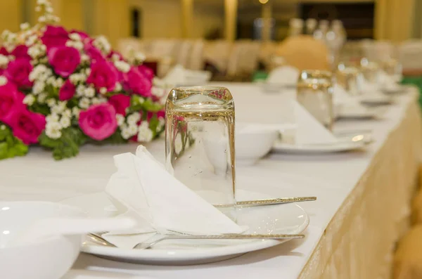 Díszített Esküvői Asztal Étteremben — Stock Fotó
