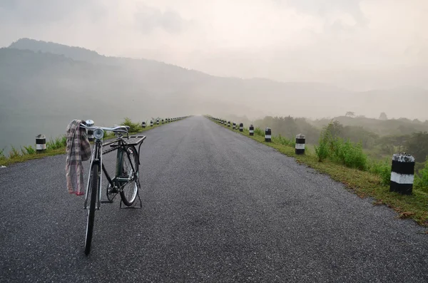 Bike Road Straight Reservoir — 스톡 사진