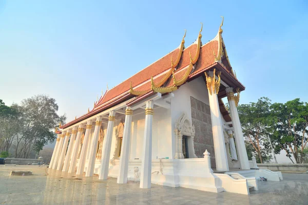 Beautiful Thai Temple Building — Fotografia de Stock