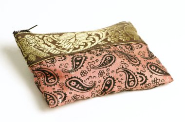 Altın ve pembe kese beyaz izole