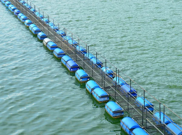 Barajı Hidroelektrik Santrali su üzerinde yüzen şamandıra