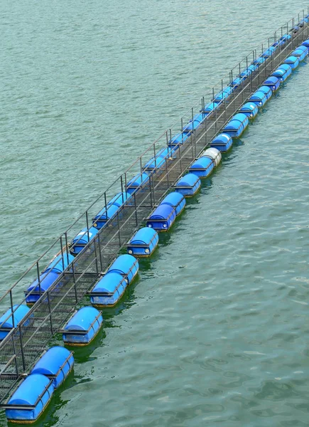 Barajı Hidroelektrik Santrali su üzerinde yüzen şamandıra