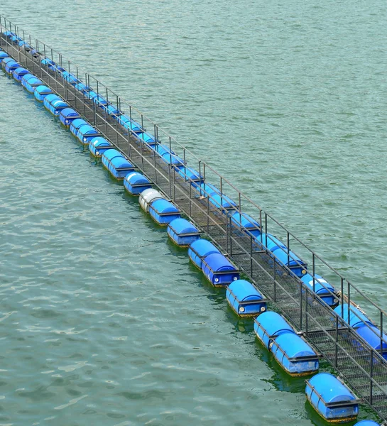 Barajı Hidroelektrik Santrali su üzerinde yüzen şamandıra