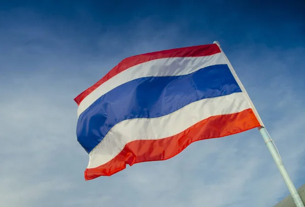 Thailändische Flagge Mit Schönem Himmel Fahnenstab — Stockfoto