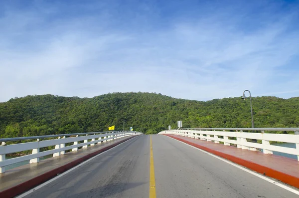 Ponte Rodoviária Mar Com Céu Azul Tailândia — Fotografia de Stock