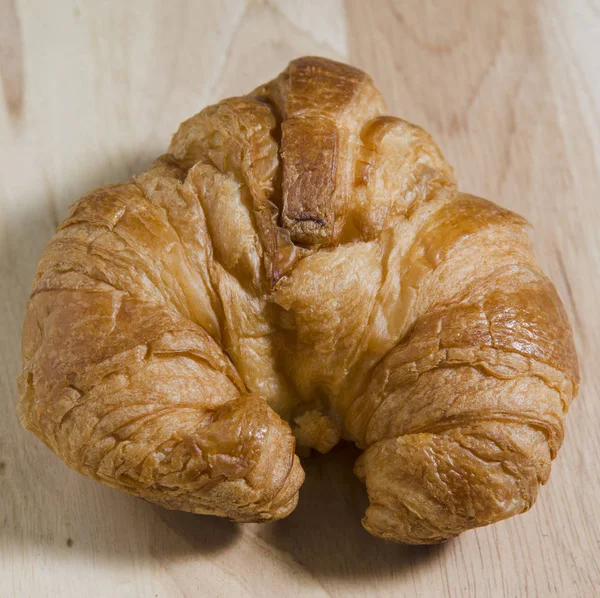 Taze ve lezzetli kruvasan.