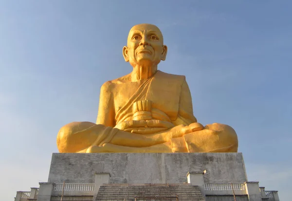 Grande Buddha Oro Con Cielo Thailandia — Foto Stock