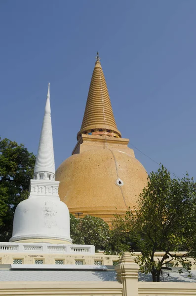 Phra Pathom 세계에서 Stupa 태국의 마을에 있습니다 — 스톡 사진