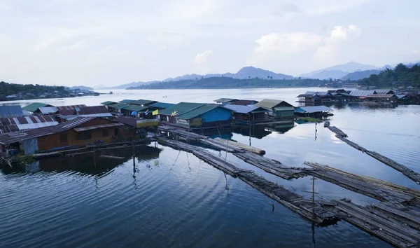 Vista Del Atardecer Casa Flotante Sangklaburi Tailandia — Foto de Stock