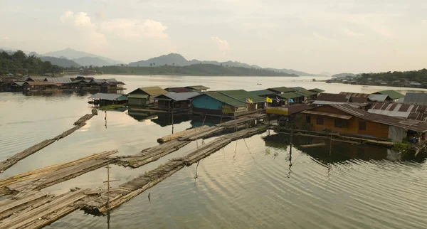 Vista Del Atardecer Casa Flotante Sangklaburi Tailandia — Foto de Stock