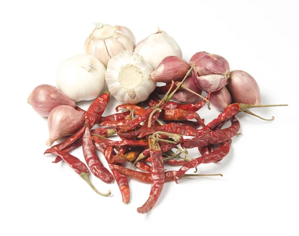 Biber, biber, sarımsak ve soğan da dahil olmak üzere beyaz gıda maddeleri